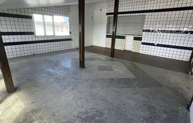 Imagem: O depósito possui 1 Vaga na garagem e 180m² de Área e está