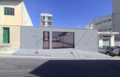 Imagem: O apartamento possui 3 Dormitórios, 1 Banheiro, 2 Vagas na