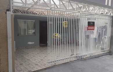 Imagem: A casa possui 2 Dormitórios, 1 Banheiro, 2 Vagas na garagem