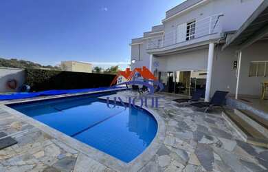 Imagem: A casa em condomínio possui 4 Dormitórios, 5 Banheiros, 4