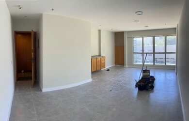 Imagem: O depósito possui 1 Vaga na garagem, 32m² de Área e está