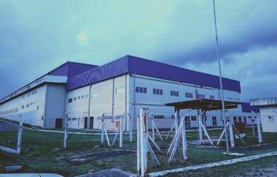 Imagem: O depósito possui 630.000m² de Área e está localizado em