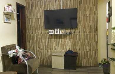 Imagem: A casa possui 2 Dormitórios, 1 Banheiro, 1 Vaga na garagem