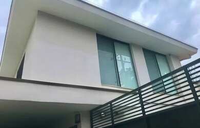 Imagem: O depósito possui 5 Vagas na garagem, 250m² de Área e está