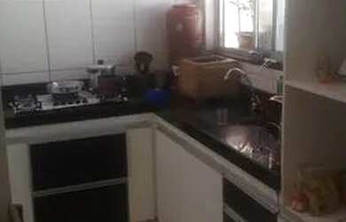 Imagem: O apartamento possui 3 Dormitórios, 1 Banheiro, 2 Vagas na