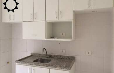 Imagem: O apartamento possui 2 Dormitórios, 1 Banheiro, 1 Vaga na garagem