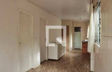 Imagem: A casa possui 2 Dormitórios, 1 Banheiro, 1 Vaga na garagem