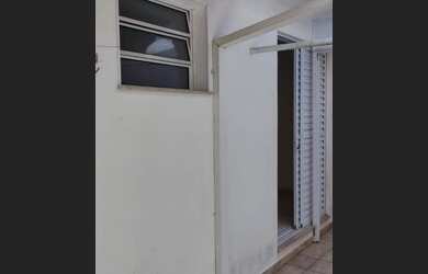 Imagem: A casa possui 3 Dormitórios, 3 Banheiros, 4 Vagas na garagem