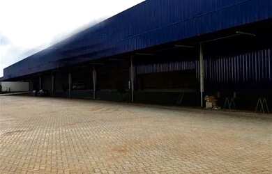 Imagem: O depósito possui 5 Vagas na garagem, 1.400m² de Área e