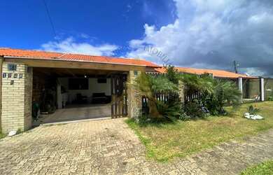 Imagem: A casa possui 3 Dormitórios, 1 Banheiro, 1 Vaga na garagem