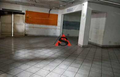 Imagem: O depósito possui 3 Vagas na garagem, 550m² de Área e está