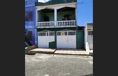 Imagem: A casa possui 2 Dormitórios, 2 Banheiros, 1 Vaga na garagem