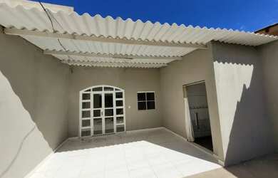 Imagem: A casa possui 2 Dormitórios, 2 Banheiros, 2 Vagas na garagem