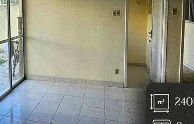 Imagem: A casa possui 5 Dormitórios, 2 Banheiros, 2 Vagas na garagem