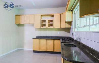 Imagem: A casa possui 2 Dormitórios, 1 Banheiro, 2 Vagas na garagem