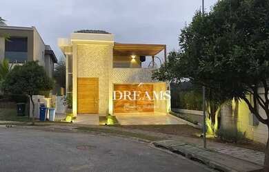 Imagem: A casa em condomínio possui 5 Dormitórios, 5 Banheiros, 4