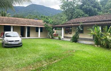 Imagem: A casa possui 4 Dormitórios, 5 Vagas na garagem, Imóvel novo