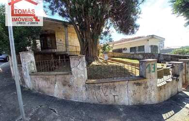 Imagem: A casa possui 3 Dormitórios, 1 Banheiro, 1 Vaga na garagem