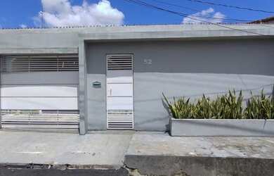 Imagem: A casa possui 2 Dormitórios, 2 Banheiros, 1 Vaga na garagem