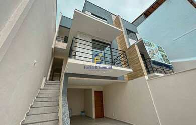 Imagem: A casa possui 3 Dormitórios, 3 Banheiros, 2 Vagas na garagem