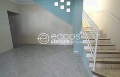 Imagem: A casa possui 3 Dormitórios, 4 Banheiros, 3 Vagas na garagem