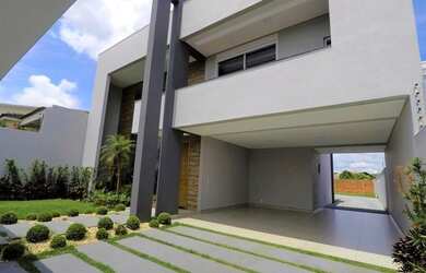 Imagem: A casa possui 4 Dormitórios, 5 Banheiros, 5 Vagas na garagem