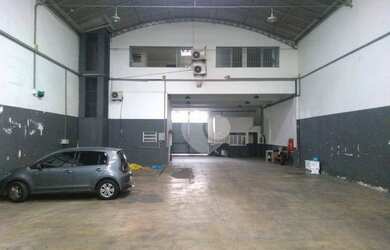 Imagem: O depósito possui 5 Vagas na garagem, 865m² de Área e está