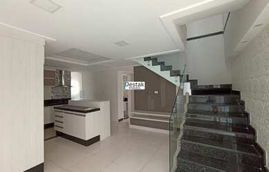 Imagem: O apartamento possui 3 Dormitórios, 3 Banheiros, 2 Vagas na