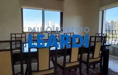 Imagem: O apartamento possui 4 Dormitórios, 3 Banheiros, 4 Vagas na