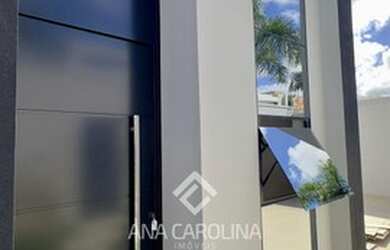 Imagem: A casa possui 3 Dormitórios, 1 Banheiro, 2 Vagas na garagem