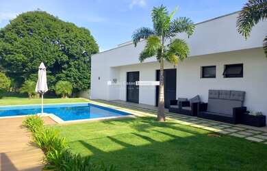 Imagem: A casa em condomínio possui 3 Dormitórios, 3 Banheiros, 5