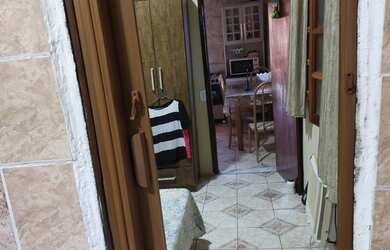 Imagem: A casa possui 2 Dormitórios, 1 Banheiro, 3 Vagas na garagem