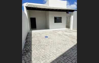 Imagem: A casa possui 3 Dormitórios, 2 Banheiros, 1 Vaga na garagem