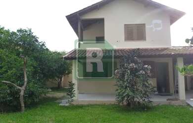 Imagem: A casa possui 3 Dormitórios, 2 Banheiros, 1 Vaga na garagem