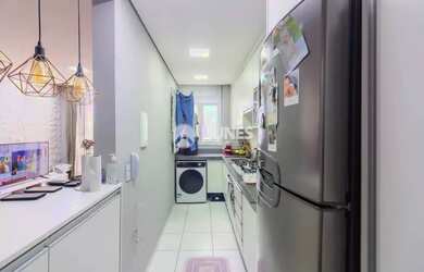 Imagem: O apartamento possui 2 Dormitórios, 1 Banheiro, 1 Vaga na garagem