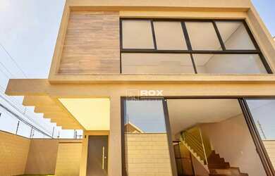 Imagem: A casa possui 3 Dormitórios, 3 Banheiros, 2 Vagas na garagem