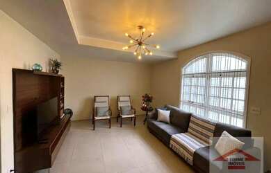 Imagem: A casa possui 3 Dormitórios, 4 Banheiros, 3 Vagas na garagem