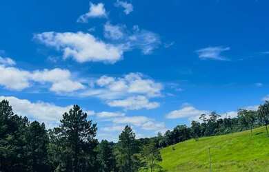 Imagem 8: Construa seu espaço de lazer com vista e muito verde ao redor!