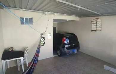 Imagem: A casa possui 3 Dormitórios, 2 Banheiros, 1 Vaga na garagem