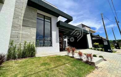 Imagem: A casa em condomínio possui 3 Dormitórios, 2 Banheiros, 2