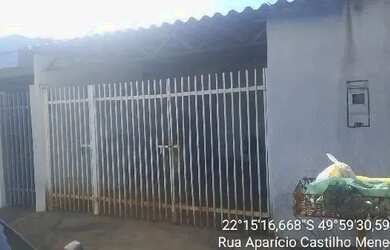 Imagem: A casa possui 2 Dormitórios, 1 Banheiro, 1 Vaga na garagem