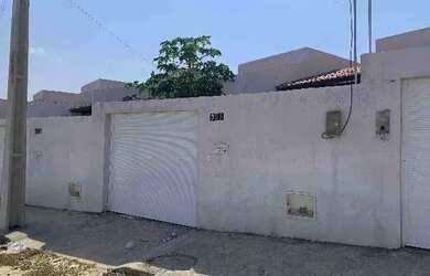 Imagem: A casa possui 2 Dormitórios, 1 Banheiro, 1 Vaga na garagem