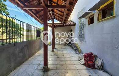 Imagem: O depósito possui 3 Vagas na garagem, 273m² de Área e está