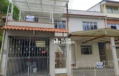 Imagem: A casa possui 4 Dormitórios, 3 Banheiros, 1 Vaga na garagem