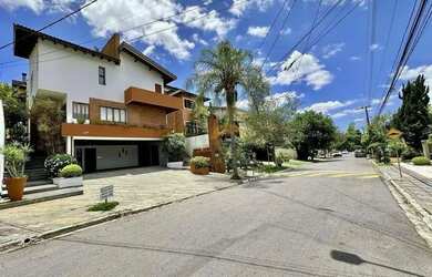 Imagem: A casa em condomínio possui 4 Dormitórios, 5 Banheiros, 5