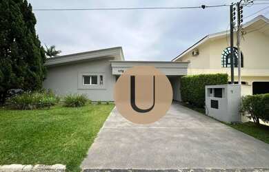 Imagem: A casa em condomínio possui 4 Dormitórios, 4 Banheiros, 5