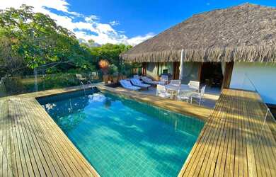 Imagem: A casa possui 3 Dormitórios, 4 Banheiros, 2 Vagas na garagem