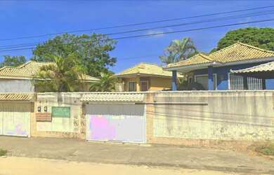 Imagem: A casa possui 2 Dormitórios, 2 Banheiros, 2 Vagas na garagem