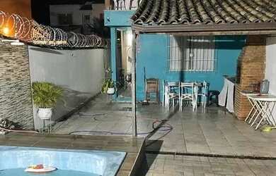 Imagem: A casa possui 2 Dormitórios, 2 Banheiros, 2 Vagas na garagem