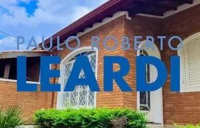 Imagem: A casa possui 3 Dormitórios, 2 Banheiros, 1 Vaga na garagem